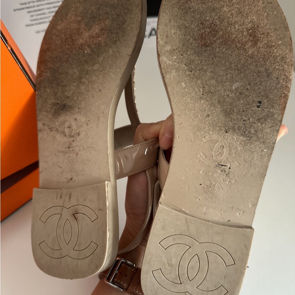 CHANEL Beige and Gold Chain Detail Sandals - Picture 2 of 3